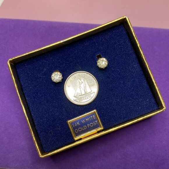 💛 Vintage 14k White Gold Post Crystal Earrings - Picture 2 of 2